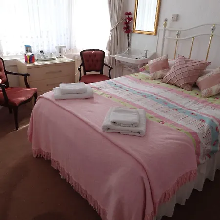 Guest house Ainsley Court 4*