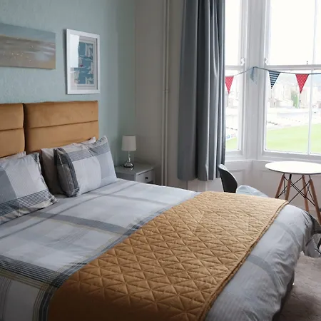 Guest house Ainsley Court