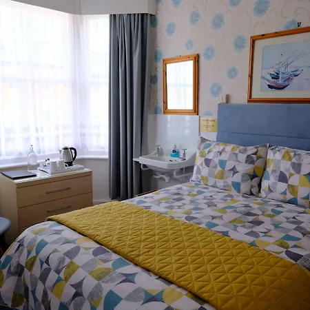Guest house Ainsley Court 4*