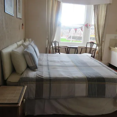 Guest house Ainsley Court 4*