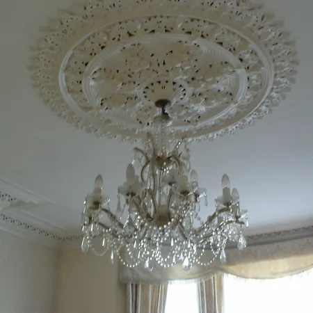 Ainsley Court Affittacamere